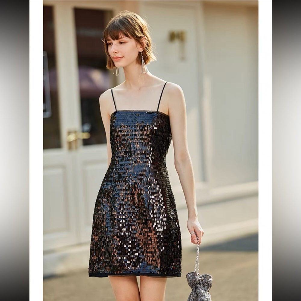 Original custom banquet Style sequin suspender dress Tucked in waist Black dress